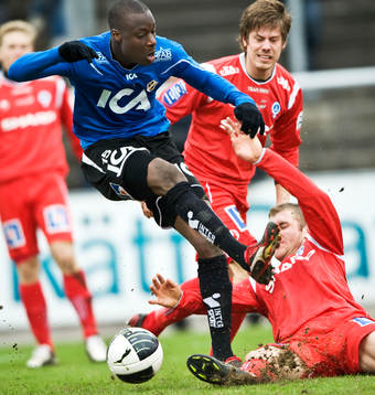 Joe Sise, Halmstad. Johan Niklasson, Åtvidaberg