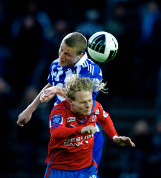 Ragnar Sigurdsson trycker ner Erik Sundin