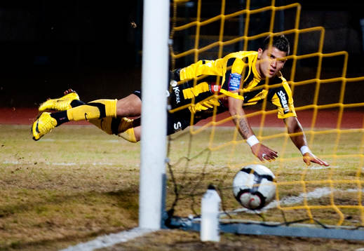 Paulinho, Häcken gör mål