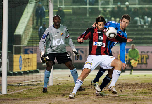 Andreas Eriksson, Brommapojkarna, stoppas av Joona Toivio,