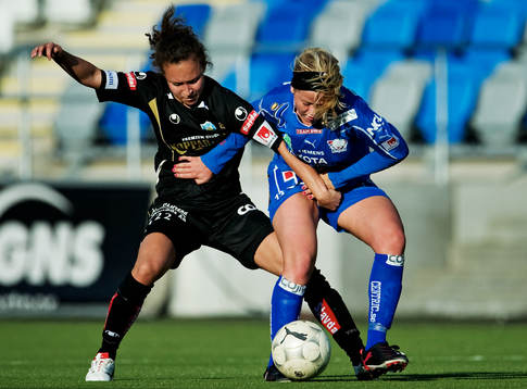 Catrine Johansson, Göteborg, försöker att stoppa Tilda