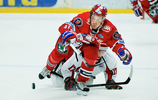 Stefan Gråhns, Södertälje, är före Kim Karlsson,