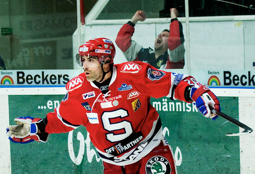 Yanick Lehoux, Södertälje, och en funktionär jubel