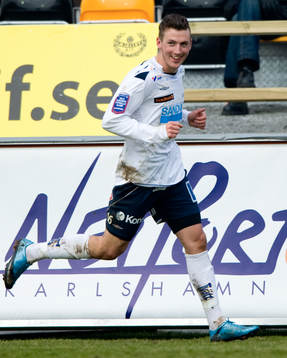 0-3 Alexander Gerndt som skjuter förbi Mattias Asper,