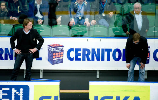 Pelle Svensson och Björn Hellkvist, tränare, Rögle, depp