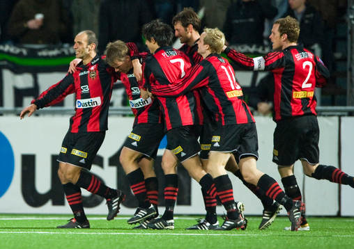 Joakim Runnemo, Brommapojkarna gratuleras efetr 1-0. Jubel