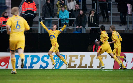 Philip Hellqvist, Djurgården, gör 1-0. Jubel. Tipselit