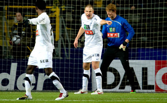 Mattias Östberg, Häcken styr och ställer i sitt försvar