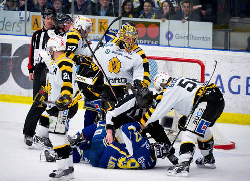 Andreas Hadelöv, målvakt, Skellefteå. Per Ledin, HV71