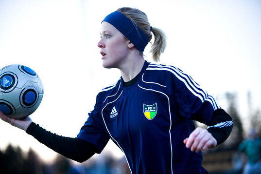 Flicka, fotboll