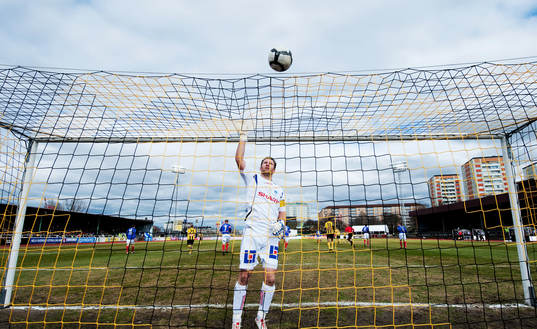 Henrik Gustavsson, målvakt Åtvidaberg, slapp plocka