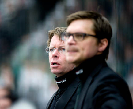 Pelle Svensson och Björn Hellkvist, tränare, Rögle
