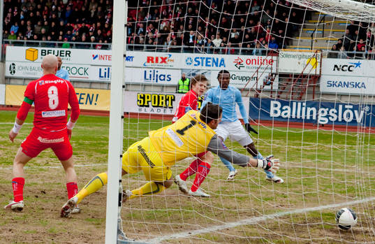 Edward Ofere, Malmö gör mål bakom Petter Wastå,