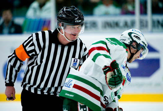 Marcus Vinnerborg, domare och Mads Bödker, Rögle