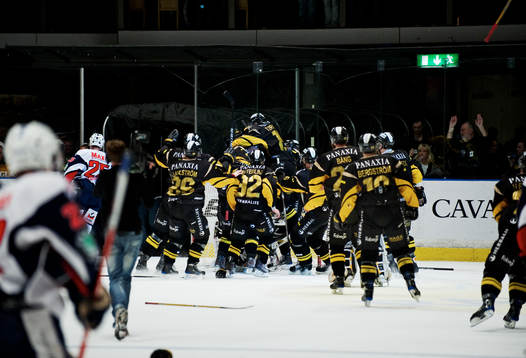 AIK-spelarna jublar