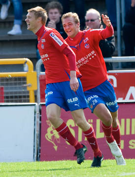 2-1, Markus Holgersson som grattas av Joel Ekstrand. Jubel