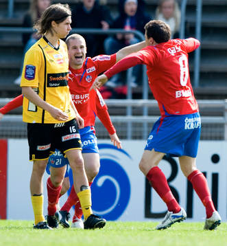 1-0 Ardian Gashi som grattas av Christoffer Andersson medan