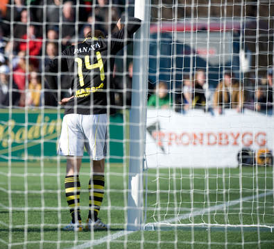 Kenny Pavey, AIK deppar mot målstolpen