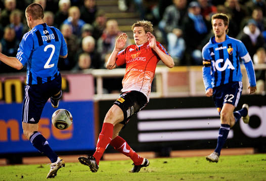 Andreas Drugge, Trelleborg, försöker nå bollen