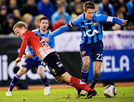 Magnus Andersson, Trelleborg, faller i en närkamp med