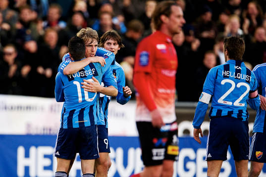 Johan Oremo, Djurgården, gratuleras till sitt 1-0-mål