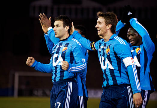 Sharbel Touma, Djurgården, gratuleras till sitt 3-0-mål.