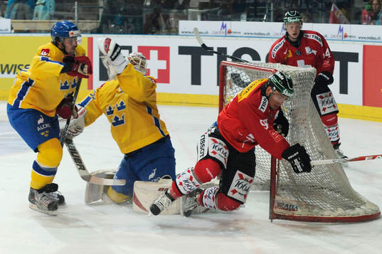 Mathias Joggi, Schweiz och Anders Lindbäck, målvakt,