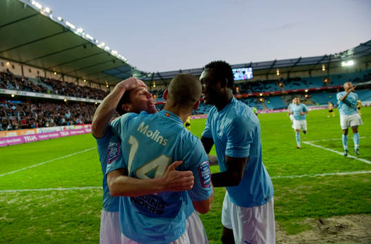 Daniel Andersson. Jubel, Guillermo Molins och Edward Ofere,