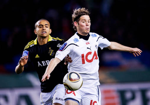 Walid Atta, AIK, och Emil Salomonsson, Halmstad