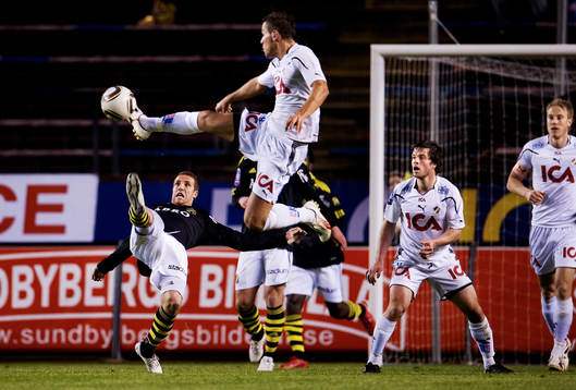 Emir Kujovic, Halmstad, och Kenny Pavey, AIK