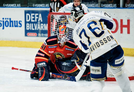 Johan Davidsson, HV71 och Gustaf Wesslau, målvakt,