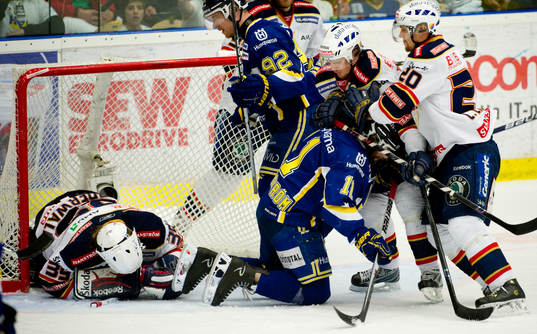 Johan Lindström, HV71 får stryk av Christian Eklund,