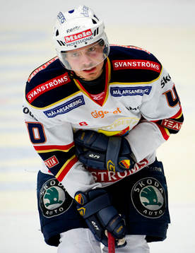 Jacob Josefsson, Djurgården tar sig åt armen, grinar illa
