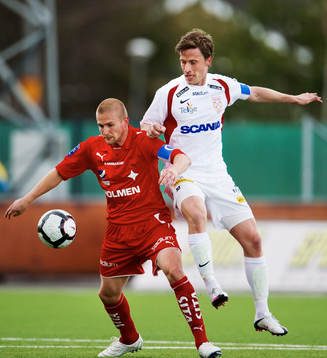 Daniel Bamberg, Norrköping, i en duell med Göran