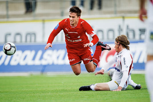 Christopher Telo, Norrköping, fälls av David Björkeryd,