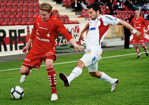 Tobias Rickhammar, Norrköping, utmanas av Stefan Batan,