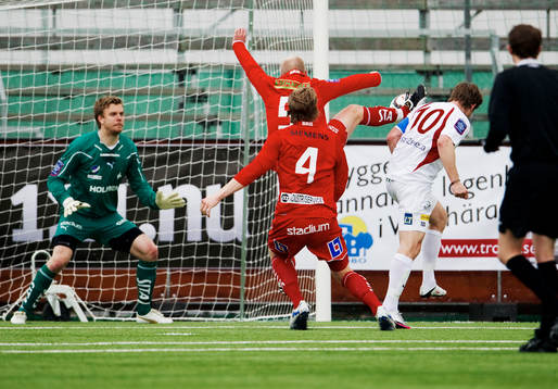 Göran Marklund, Assyriska, nickar in 1-0