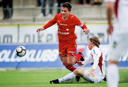 Christopher Telo, Norrköping, fälls av David Björkeryd,
