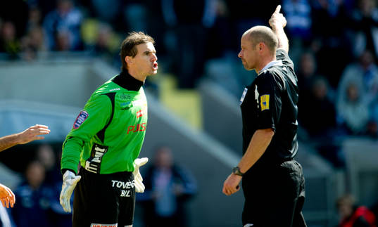Ante Covic, målvakt, Elfsborg blir utvisad av domare