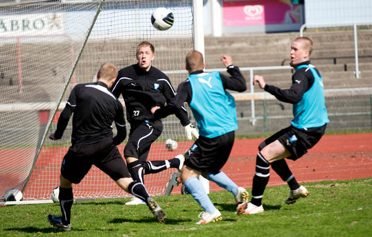 Daniel Larsson, MFF nickar mot Johan Dahlin, MFF