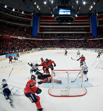 Bläddra bland fler bilder av Ishockey, Elitserien, final 3, Djurgården - HV71