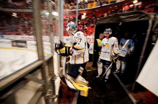 Stefan Liv, målvakt, HV71, går in på isen