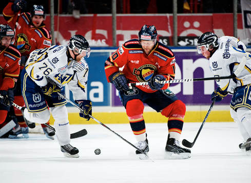 Johan Davidsson, HV71, och Marcus Ragnarsson, Djurgården,