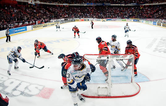 Mattias Tedenby, HV71, skjuter in 0-1