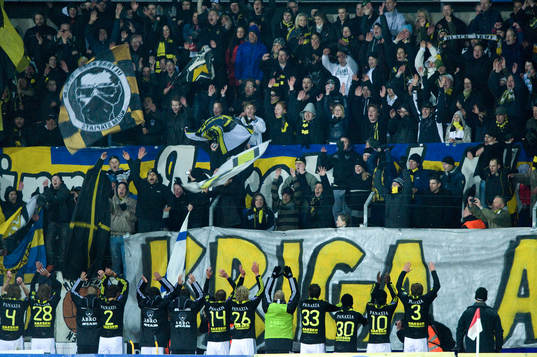 Slut, AIK jubel med fansen