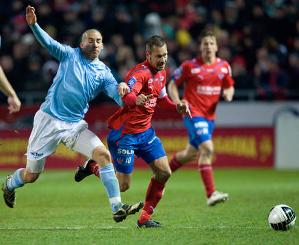 Marcus Lantz, Helsingborg, håller undan för Guillermo