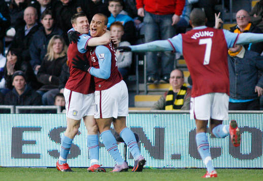 Gabriel Agbonlahor och James Milner, Aston Villa, glädje,