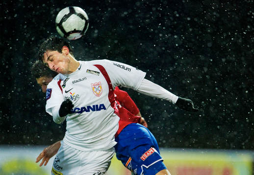 Nahir Besara, Assyriska, vinner en nickduell mot Elmin