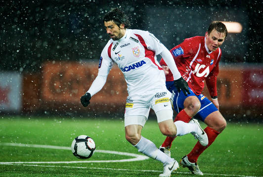 Ceyhun Eris, Assyriska, kontrollerar bollen