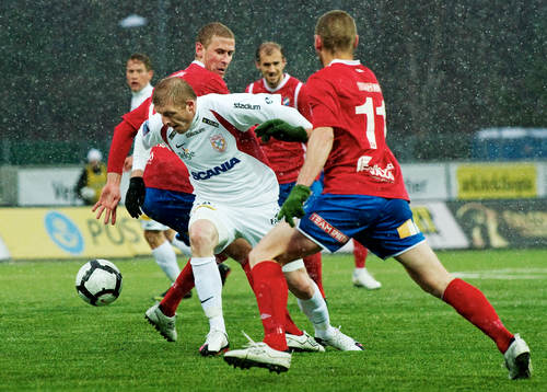 Xhevdet Llumnica, Assyriska, bryter igenom Öster-försvaret